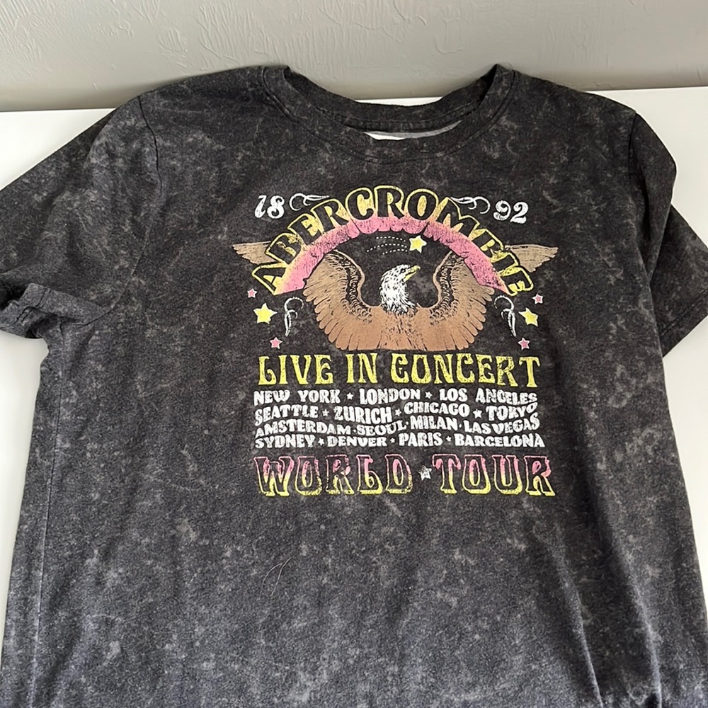 graphic tee